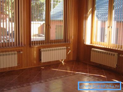 Алуминиеви радиатори във вътрешността на селска къща Алуминиеви радиатори във вътрешността на селска къща