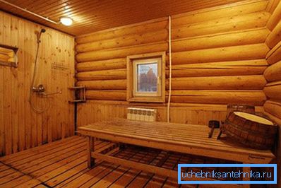 Баня с изтичащ под