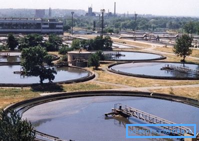 Басейни - резервоари за утаяване в пречиствателни станции.