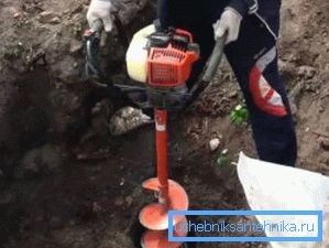 Сондажна машина с бензинов двигател. Сондажна машина с бензинов двигател.