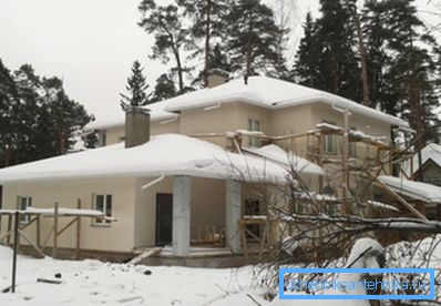 Частната къща разсейва топлината през всички ограждащи конструкции. Частната къща разсейва топлината през всички ограждащи конструкции.