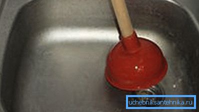 Почистване на плунжера - лесно и лесно Почистване на плунжера - лесно и лесно