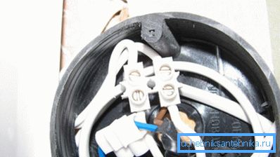 За да избегнете прегряване поради лош контакт на връзките, използвайте тампони вместо обрати.