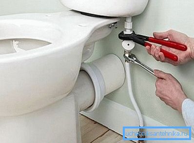 За да източите безшумно резервоара за оттичане, купете тоалетните чаши с долното водоснабдяване За да източите безшумно резервоара за оттичане, купете тоалетните чаши с долното водоснабдяване
