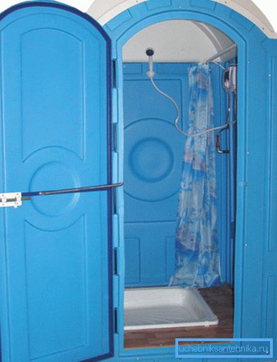 За да се гарантира хигиената в места, където това създава трудности, е необходим дачи или душ за сгради За да се гарантира хигиената в места, където това създава трудности, е необходим дачи или душ за сгради