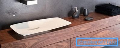 Дървесината в банята трябва да бъде внимателно защитена от влага. Дървесината в банята трябва да бъде внимателно защитена от влага.