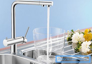 За да захранвате филтрирана вода, не е необходимо да монтирате отделен уред За да захранвате филтрирана вода, не е необходимо да монтирате отделен уред
