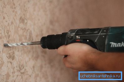 За да направите дупки в стената, е по-добре да използвате перфоратор За да направите дупки в стената, е по-добре да използвате перфоратор