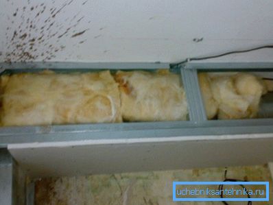 За шумоизолация пространството на кутията може да бъде запълнено с минерална вата За шумоизолация пространството на кутията може да бъде запълнено с минерална вата