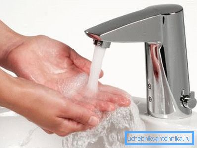 Достатъчно е просто да донесете ръцете си до сензора