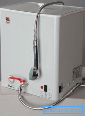 Електрически бойлер за душ EVOBO-20/1, 25-1 може да работи както от мрежата, така и от вградената батерия Електрически бойлер за душ EVOBO-20/1, 25-1 може да работи както от мрежата, така и от вградената батерия