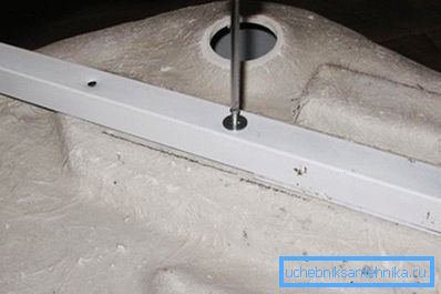 Закрепване на снимки към стандартни монтажни отвори Закрепване на снимки към стандартни монтажни отвори