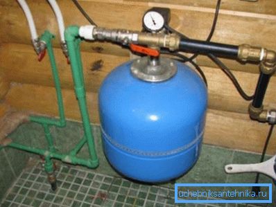 Акумулаторът стабилизира налягането във водопроводната система.