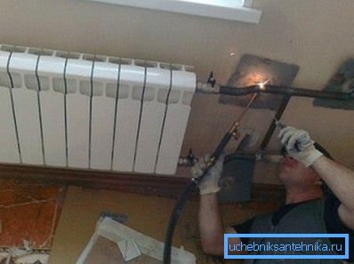 Добрият заварчик винаги знае какви електроди ще заваряват тръбите Добрият заварчик винаги знае какви електроди ще заваряват тръбите
