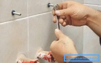 Инструкцията предполага използване на минимално количество крепежни елементи за монтиране на шарнирна поставка от полипропилен Инструкцията предполага използване на минимално количество крепежни елементи за монтиране на шарнирна поставка от полипропилен