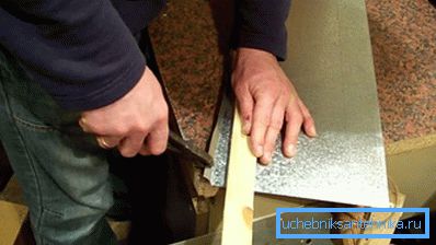 Огъване на листа с клещи