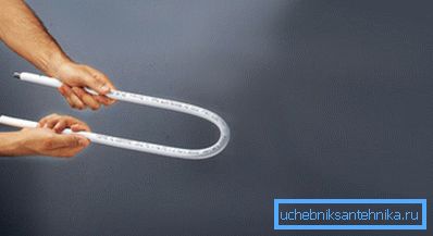 Как да огънете пластмасова тръба