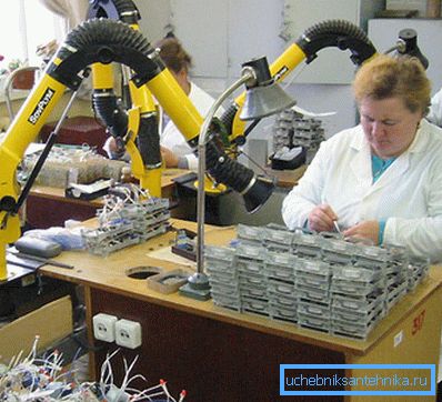 Всяка работна станция може да бъде оборудвана с персонализирана качулка