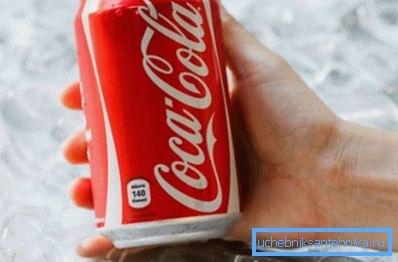 Кола е в състояние да се справи с кафяво покритие на тоалетната
