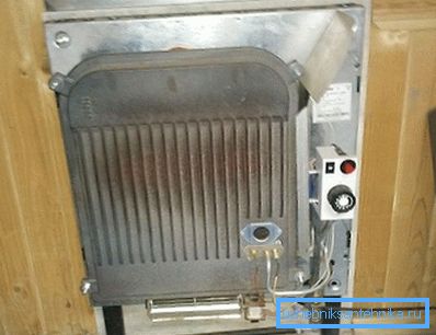 Конвектор с демонтирано защитно покритие Конвектор с демонтирано защитно покритие