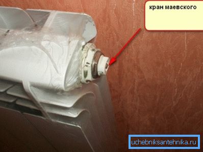 Маевски кран в горната капачка на радиатора. Маевски кран в горната капачка на радиатора.