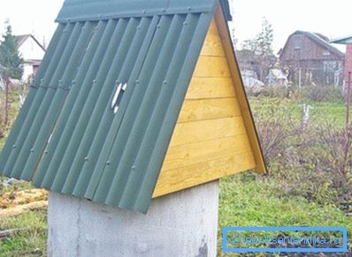 Покривът на къщата е от шисти. Покривът на къщата е от шисти.