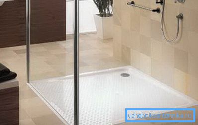 Малък модел 120x120 в стъклена кабина. Малък модел 120x120 в стъклена кабина.
