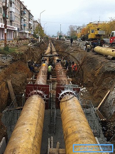 Монтаж на отоплителния тръбопровод. снимка Монтаж на отоплителния тръбопровод. снимка