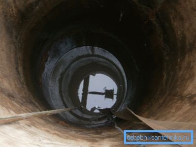 Във всмукателната шахта за фото-вода с потопена помпа Във всмукателната шахта за фото-вода с потопена помпа