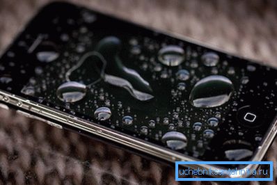 На снимката - iPhone, който току-що посети тоалетната На снимката - iPhone, който току-що посети тоалетната