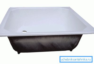 На снимката: дълбока чугунена душ кабина 90x90 може да се използва като баня за дете, което е много удобно На снимката: дълбока чугунена душ кабина 90x90 може да се използва като баня за дете, което е много удобно