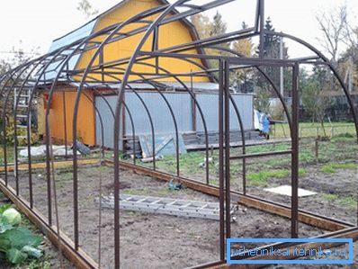 В снимката - рамка от квадратна тръба В снимката - рамка от квадратна тръба