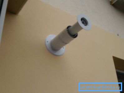 На снимката, принудени отработени газове На снимката, принудени отработени газове