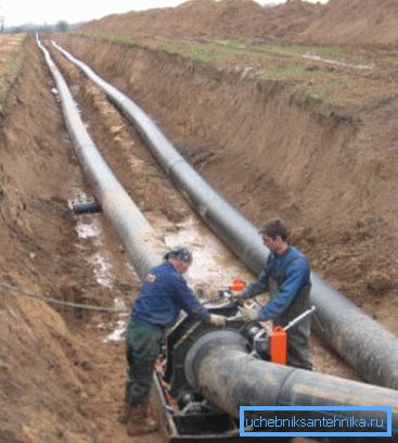 В снимката - тръбопровод от HDPE тръби В снимката - тръбопровод от HDPE тръби