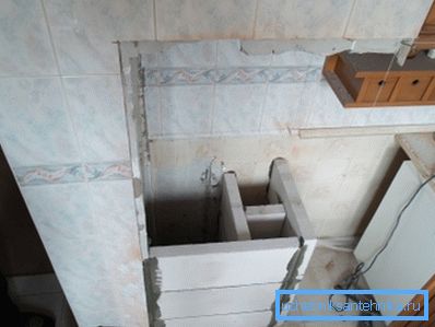 Снимката показва отделянето на вътрешното пространство на вентилационния канал