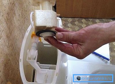 Снимката показва разположението на гуменото уплътнение отдолу