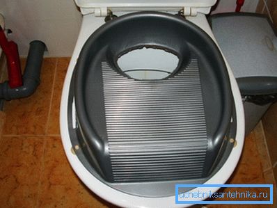 Покритие за котки на тоалетната с перфорирани кръгове с различни размери Покритие за котки на тоалетната с перфорирани кръгове с различни размери