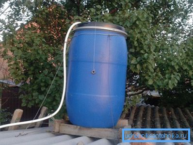 Запълване на душ резервоара с вода Запълване на душ резервоара с вода
