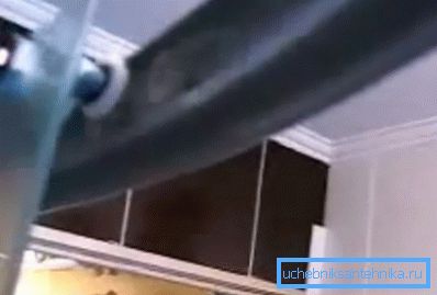 Окачваме полукръглата душкабина Окачваме полукръглата душкабина
