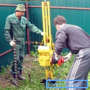 Малко устройство за пробиване на кладенци и последващо запушване на тръбите Малко устройство за пробиване на кладенци и последващо запушване на тръбите