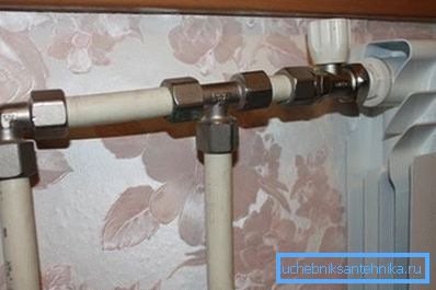 Не се изкривявайте, когато инсталирате точките на потребление и дори когато свързвате тръбите заедно Не се изкривявайте, когато инсталирате точките на потребление и дори когато свързвате тръбите заедно