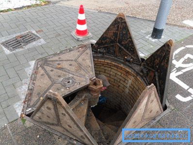 Необичаен капак на кладенеца Необичаен капак на кладенеца