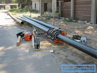 Оборудване за рязане и заваряване на полиетиленови тръби до дъното.