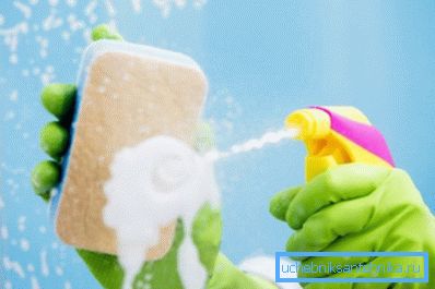 Обработка на стъкла с почистващ препарат Обработка на стъкла с почистващ препарат