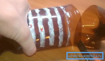 Отрежете дъното на бутилката Отрежете дъното на бутилката