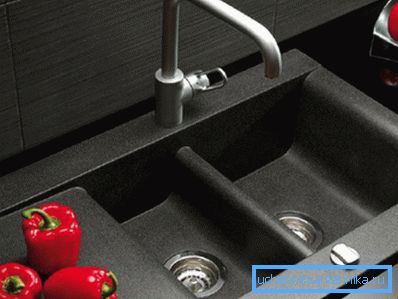 Специалната естетика и стил на гранит мивката подчертават добрия вкус на господаря си.