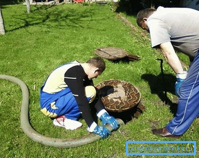 Изпомпване на отпадни води с канализационна система