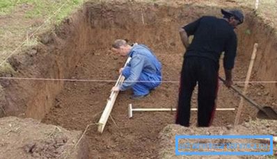 Преди да инсталирате устройството, трябва да копаете подходящ размер на ямата