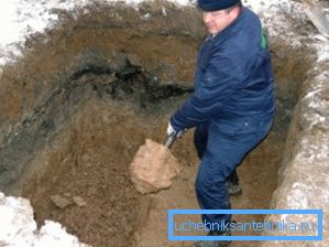 Първото нещо, което трябва да направите, е да направите дупка в земята с подходящ размер, след което да се излее с цимент Първото нещо, което трябва да направите, е да направите дупка в земята с подходящ размер, след което да се излее с цимент