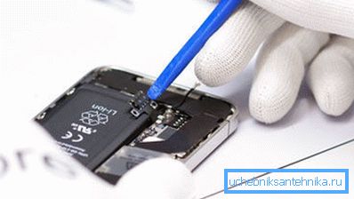 Първото нещо е да разглобите напълно телефона Първото нещо е да разглобите напълно телефона
